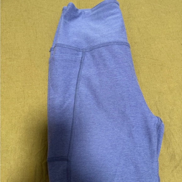 Beyond Yoga soft periwinkle Leggings - Picture 2 of 7